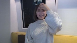 极品白虎女神人间尤物，掰开小穴，露出了粉嫩的肉芽